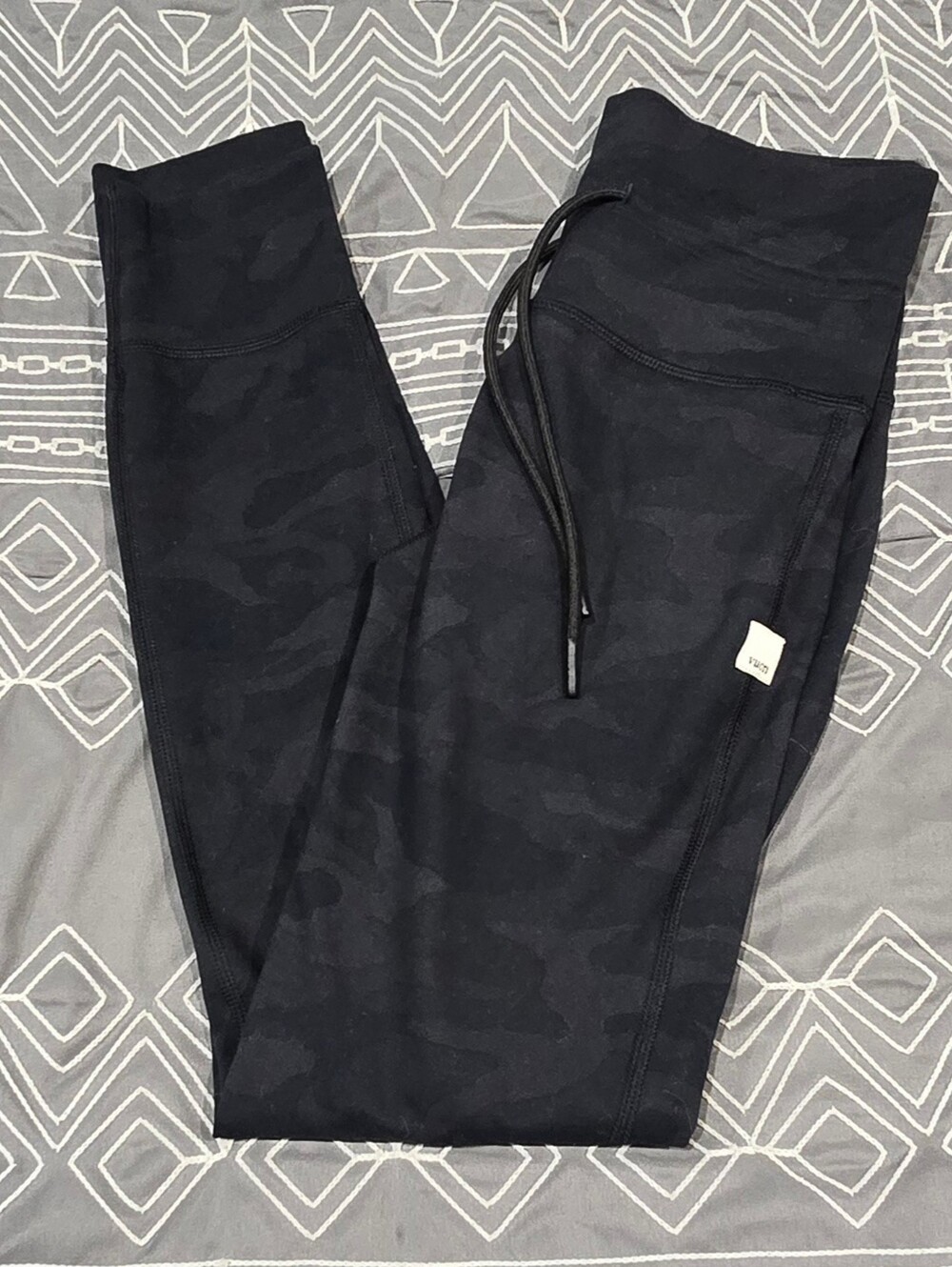 Vuori The Daily Legging In Camo Size XS